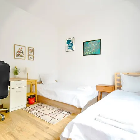 Large 2-br Retreat, Walk To Sofias Spots