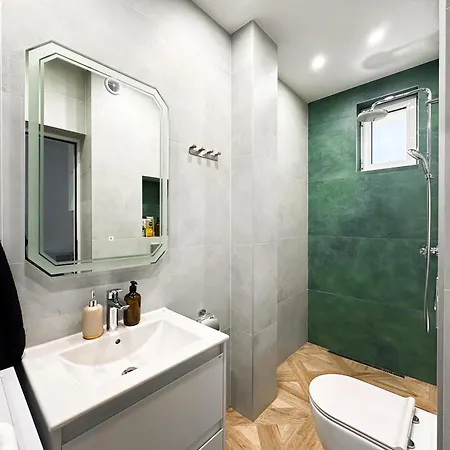 Large 2-br Retreat, Walk To Sofias Spots 公寓 索菲亞