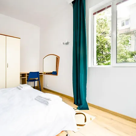 Large 2-br Retreat, Walk To Sofias Spots *