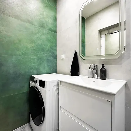 Large 2-br Retreat, Walk To Sofias Spots 索菲亞