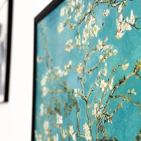 Large 2-br Retreat, Walk To Sofias Spots