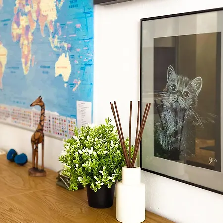 Large 2-br Retreat, Walk To Sofias Spots *