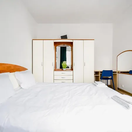 Apartment Large 2-br Retreat, Walk To Sofias Spots Sofia