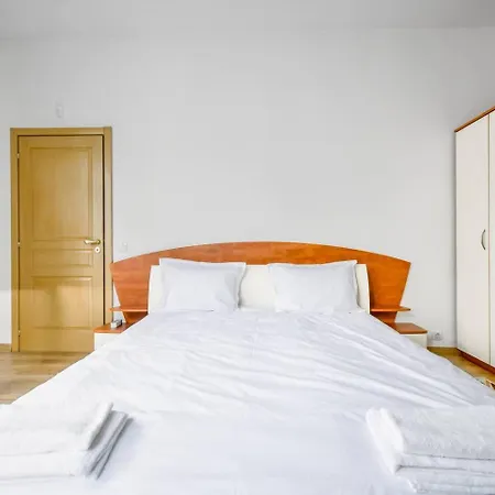 Apartment Large 2-br Retreat, Walk To Sofias Spots